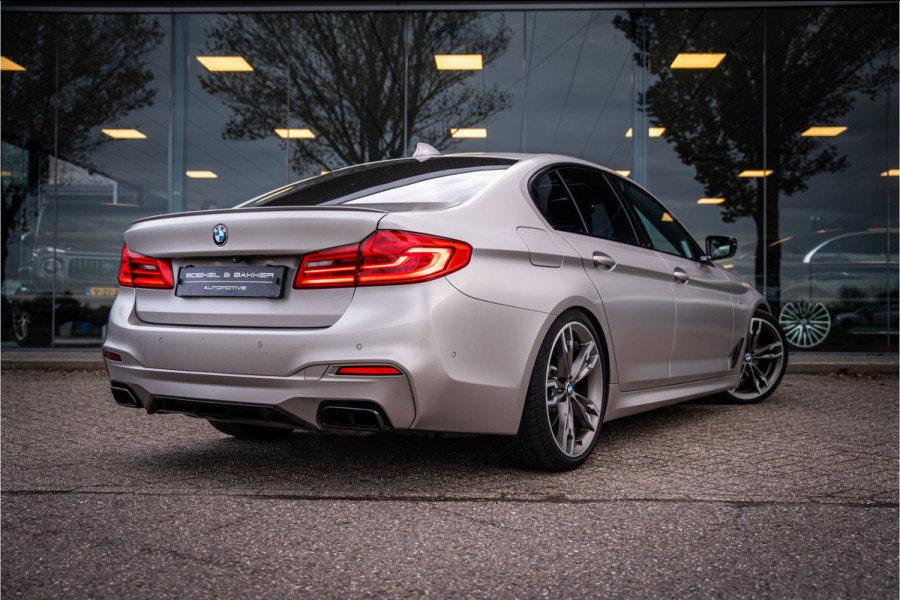 BMW 5 Serie M550i xDrive High Executive ** Entertainment ** Panodak **
