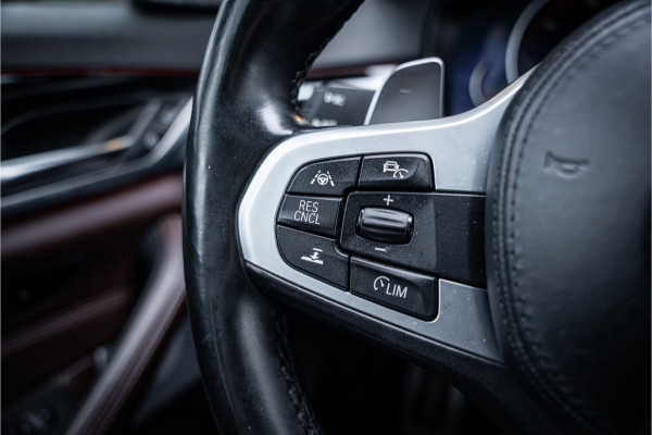 BMW 5 Serie M550i xDrive High Executive ** Entertainment ** Panodak **