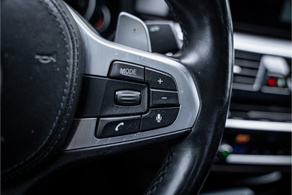 BMW 5 Serie M550i xDrive High Executive ** Entertainment ** Panodak **