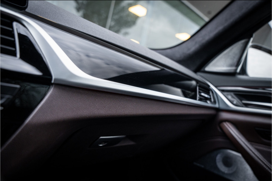 BMW 5 Serie M550i xDrive High Executive ** Entertainment ** Panodak **