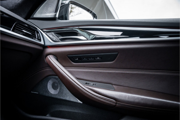 BMW 5 Serie M550i xDrive High Executive ** Entertainment ** Panodak **