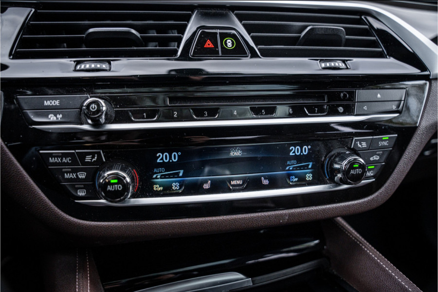 BMW 5 Serie M550i xDrive High Executive ** Entertainment ** Panodak **