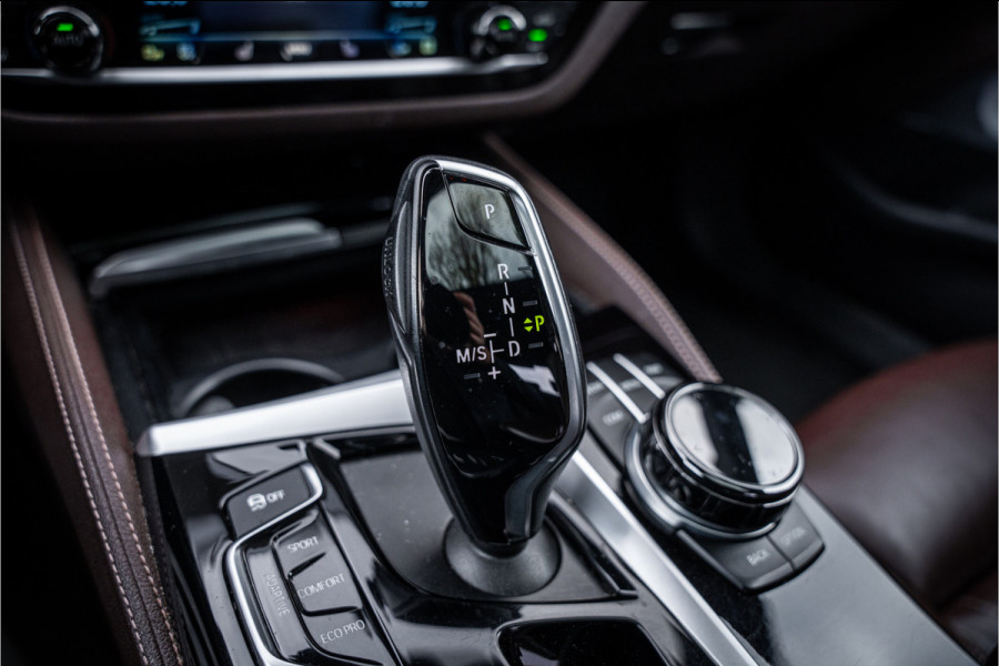 BMW 5 Serie M550i xDrive High Executive ** Entertainment ** Panodak **