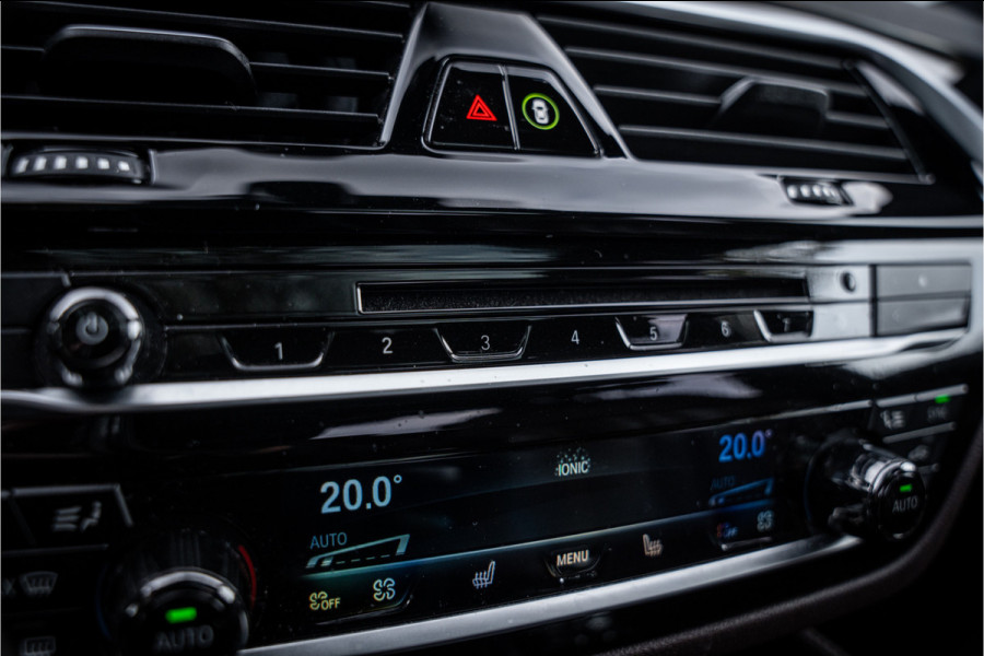 BMW 5 Serie M550i xDrive High Executive ** Entertainment ** Panodak **