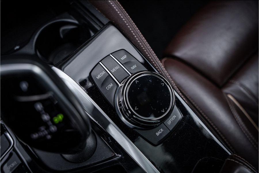 BMW 5 Serie M550i xDrive High Executive ** Entertainment ** Panodak **