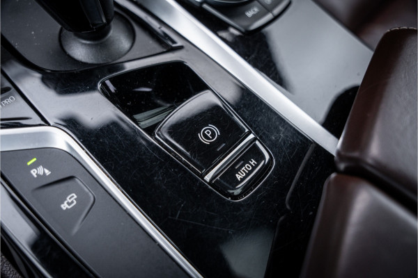 BMW 5 Serie M550i xDrive High Executive ** Entertainment ** Panodak **