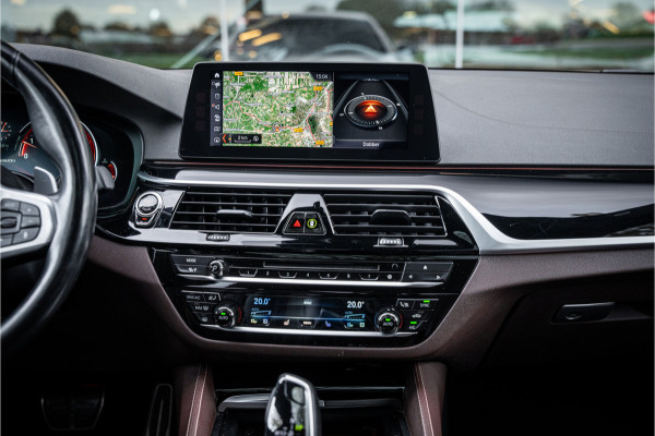 BMW 5 Serie M550i xDrive High Executive ** Entertainment ** Panodak **