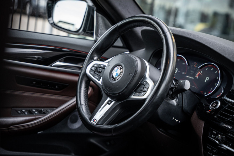 BMW 5 Serie M550i xDrive High Executive ** Entertainment ** Panodak **