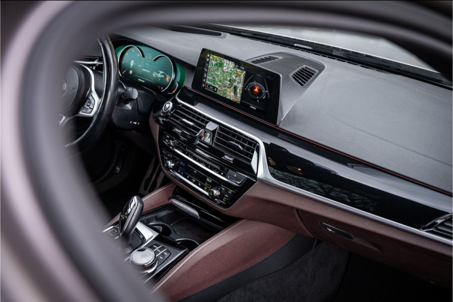 BMW 5 Serie M550i xDrive High Executive ** Entertainment ** Panodak **