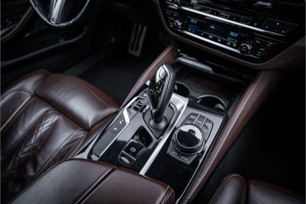 BMW 5 Serie M550i xDrive High Executive ** Entertainment ** Panodak **