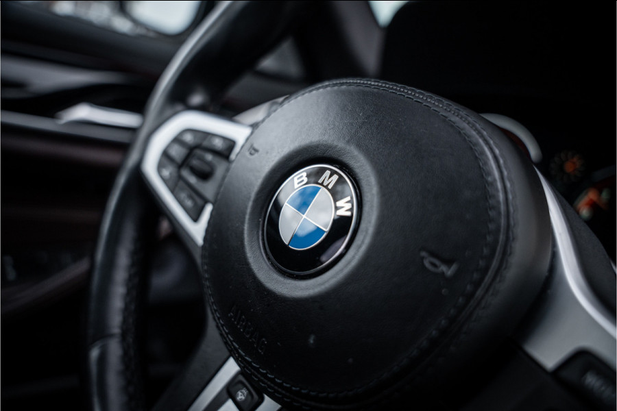 BMW 5 Serie M550i xDrive High Executive ** Entertainment ** Panodak **