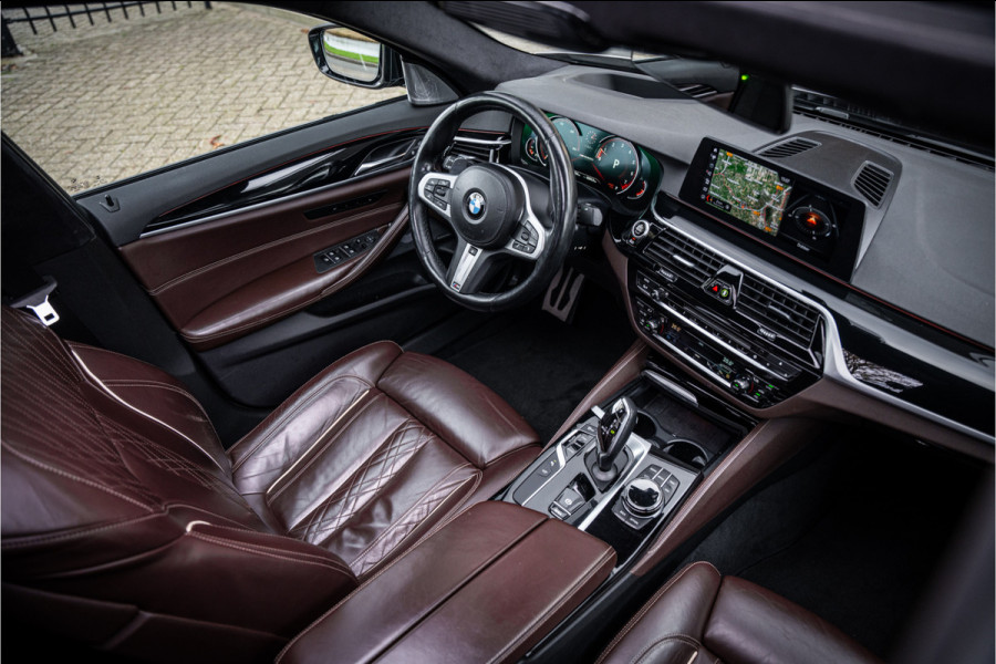 BMW 5 Serie M550i xDrive High Executive ** Entertainment ** Panodak **