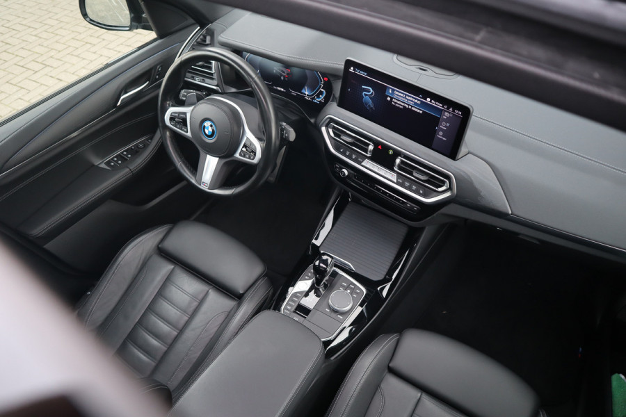 BMW X3 xDrive30e M-Sport SOH 87% / Panorama / 360 camera / Head-Up / Trekhaak / HiFi / Blackline /