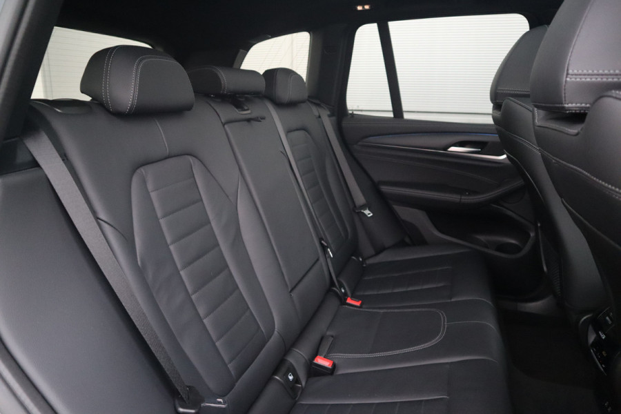 BMW X3 xDrive30e M-Sport SOH 87% / Panorama / 360 camera / Head-Up / Trekhaak / HiFi / Blackline /