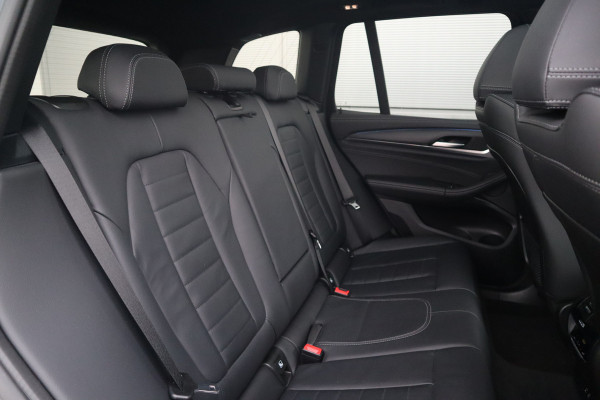 BMW X3 xDrive30e M-Sport SOH 87% / Panorama / 360 camera / Head-Up / Trekhaak / HiFi / Blackline /