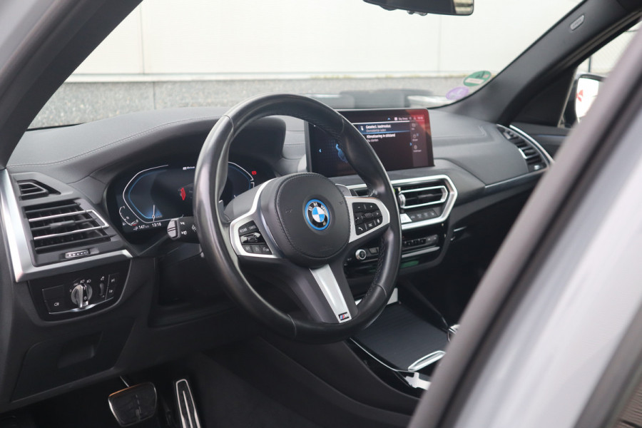 BMW X3 xDrive30e M-Sport SOH 87% / Panorama / 360 camera / Head-Up / Trekhaak / HiFi / Blackline /