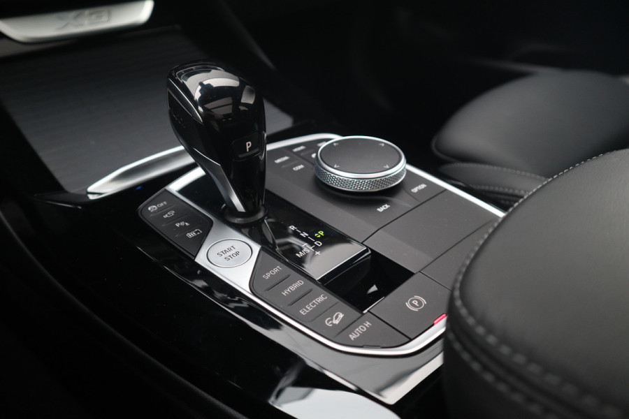 BMW X3 xDrive30e M-Sport SOH 87% / Panorama / 360 camera / Head-Up / Trekhaak / HiFi / Blackline /