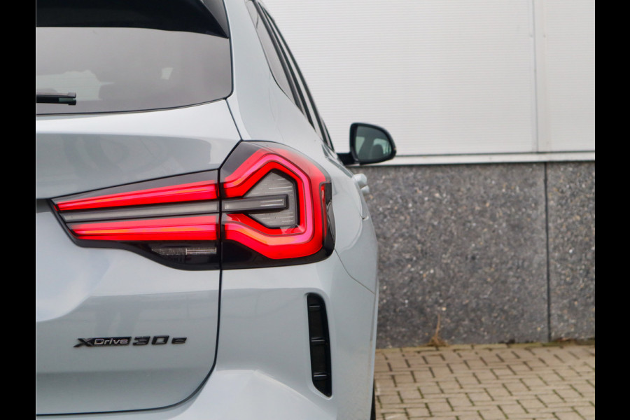 BMW X3 xDrive30e M-Sport SOH 87% / Panorama / 360 camera / Head-Up / Trekhaak / HiFi / Blackline /