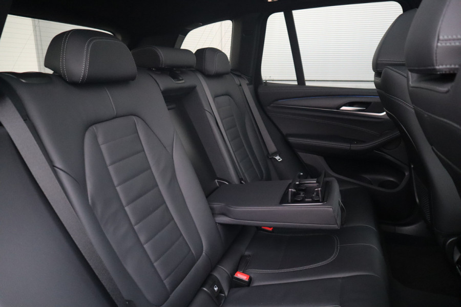 BMW X3 xDrive30e M-Sport SOH 87% / Panorama / 360 camera / Head-Up / Trekhaak / HiFi / Blackline /