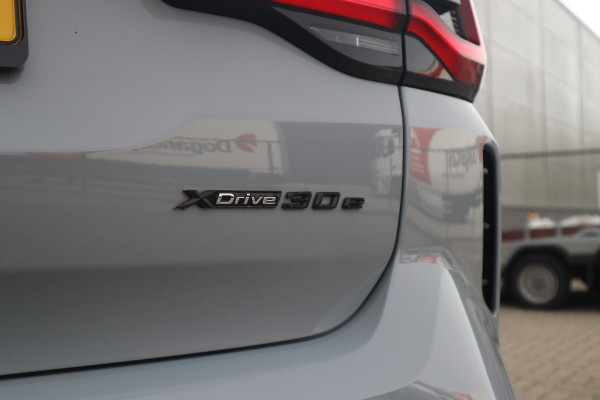 BMW X3 xDrive30e M-Sport SOH 87% / Panorama / 360 camera / Head-Up / Trekhaak / HiFi / Blackline /