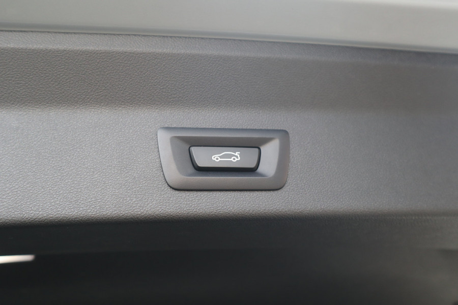 BMW X3 xDrive30e M-Sport SOH 87% / Panorama / 360 camera / Head-Up / Trekhaak / HiFi / Blackline /