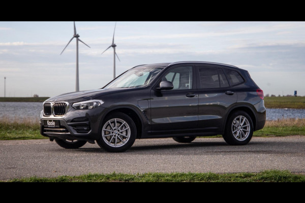 BMW X3 xDrive30e High Executive BRUIN LEER / PANORAMA DAK / AUTOMAAT / PLUG IN / CARPLAY / STOELVERWARMING
