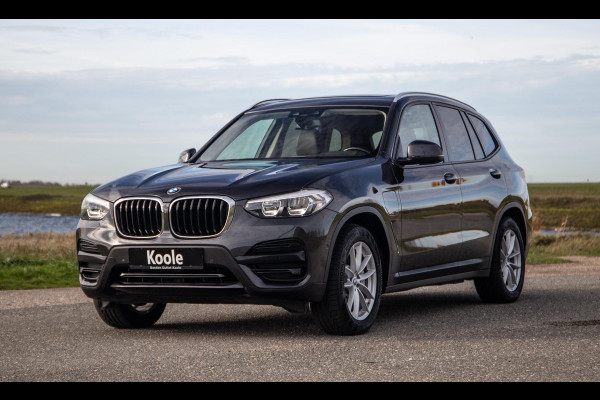 BMW X3 xDrive30e High Executive BRUIN LEER / PANORAMA DAK / AUTOMAAT / PLUG IN / CARPLAY / STOELVERWARMING