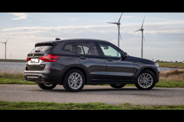 BMW X3 xDrive30e High Executive BRUIN LEER / PANORAMA DAK / AUTOMAAT / PLUG IN / CARPLAY / STOELVERWARMING
