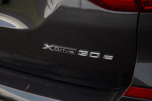 BMW X3 xDrive30e High Executive BRUIN LEER / PANORAMA DAK / AUTOMAAT / PLUG IN / CARPLAY / STOELVERWARMING