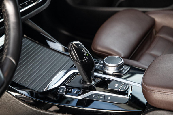 BMW X3 xDrive30e High Executive BRUIN LEER / PANORAMA DAK / AUTOMAAT / PLUG IN / CARPLAY / STOELVERWARMING