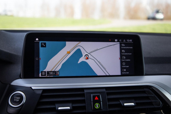 BMW X3 xDrive30e High Executive BRUIN LEER / PANORAMA DAK / AUTOMAAT / PLUG IN / CARPLAY / STOELVERWARMING