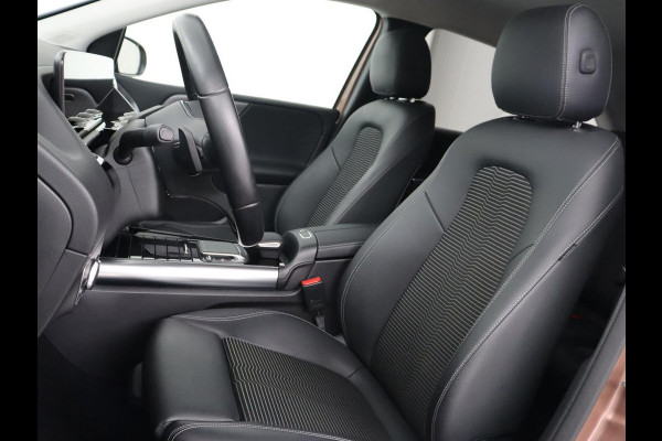 Mercedes-Benz B-Klasse 250e Urban Night | Adaptive cruise | Stoelverwarming | Camera | Carplay | Sfeerverlichting | Half leder | Full LED | Widescreen | Park Assist | Navigatie | PHEV | Plug In