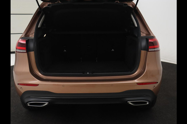 Mercedes-Benz B-Klasse 250e Urban Night | Adaptive cruise | Stoelverwarming | Camera | Carplay | Sfeerverlichting | Half leder | Full LED | Widescreen | Park Assist | Navigatie | PHEV | Plug In