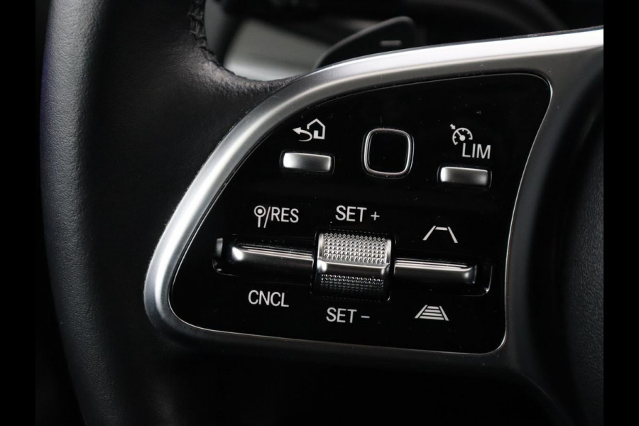 Mercedes-Benz B-Klasse 250e Urban Night | Adaptive cruise | Stoelverwarming | Camera | Carplay | Sfeerverlichting | Half leder | Full LED | Widescreen | Park Assist | Navigatie | PHEV | Plug In