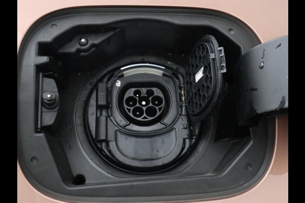 Mercedes-Benz B-Klasse 250e Urban Night | Adaptive cruise | Stoelverwarming | Camera | Carplay | Sfeerverlichting | Half leder | Full LED | Widescreen | Park Assist | Navigatie | PHEV | Plug In