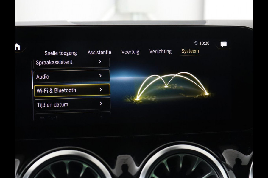 Mercedes-Benz B-Klasse 250e Urban Night | Adaptive cruise | Stoelverwarming | Camera | Carplay | Sfeerverlichting | Half leder | Full LED | Widescreen | Park Assist | Navigatie | PHEV | Plug In