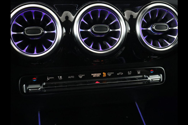 Mercedes-Benz B-Klasse 250e Urban Night | Adaptive cruise | Stoelverwarming | Camera | Carplay | Sfeerverlichting | Half leder | Full LED | Widescreen | Park Assist | Navigatie | PHEV | Plug In