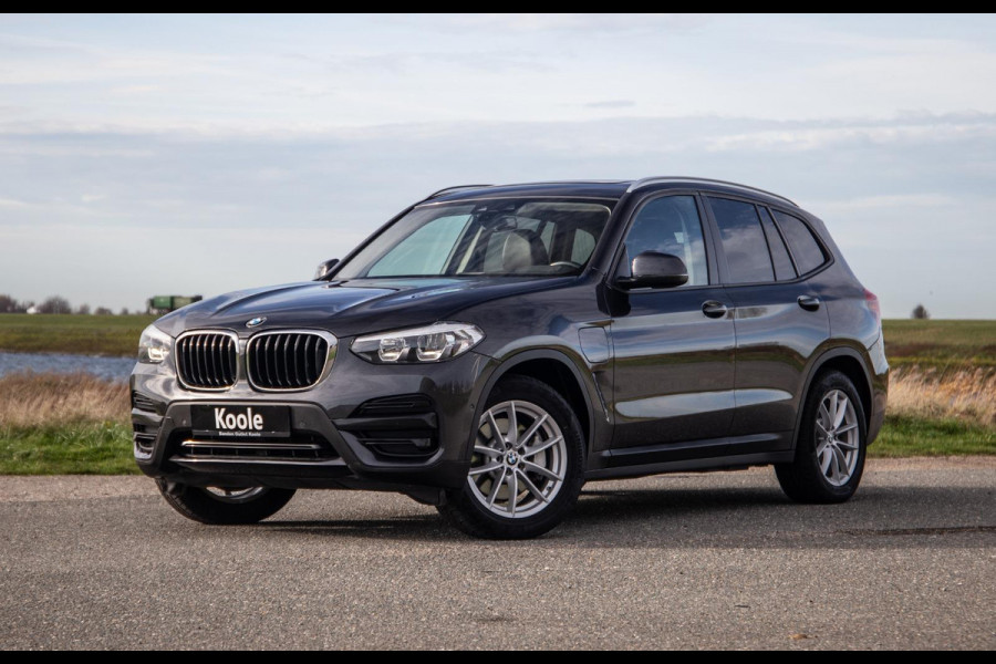 BMW X3 xDrive30e High Executive BRUIN LEER / PANORAMA DAK / AUTOMAAT / PLUG IN / CARPLAY / STOELVERWARMING