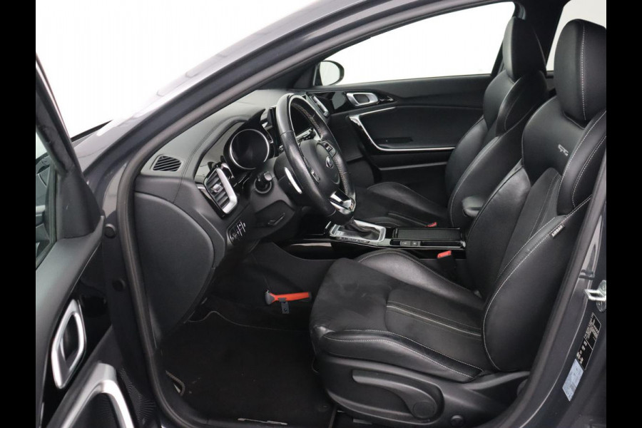 Kia Ceed 1.5 T-GDi GT-Line | Stoel & stuurverwarming | Trekhaak | Adaptive cruise | Camera | Keyless | Leder/Alcantara | Navigatie | Full LED | Sportstoelen | Bluetooth | Parkeerhulp