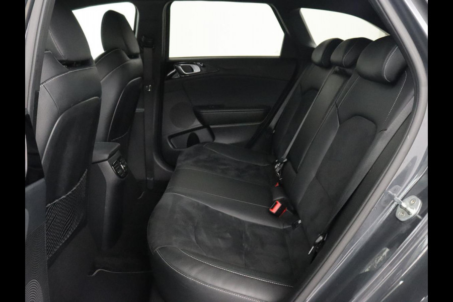 Kia Ceed 1.5 T-GDi GT-Line | Stoel & stuurverwarming | Trekhaak | Adaptive cruise | Camera | Keyless | Leder/Alcantara | Navigatie | Full LED | Sportstoelen | Bluetooth | Parkeerhulp