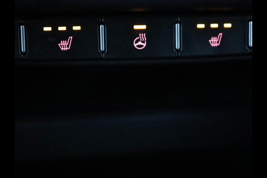 Kia Ceed 1.5 T-GDi GT-Line | Stoel & stuurverwarming | Trekhaak | Adaptive cruise | Camera | Keyless | Leder/Alcantara | Navigatie | Full LED | Sportstoelen | Bluetooth | Parkeerhulp