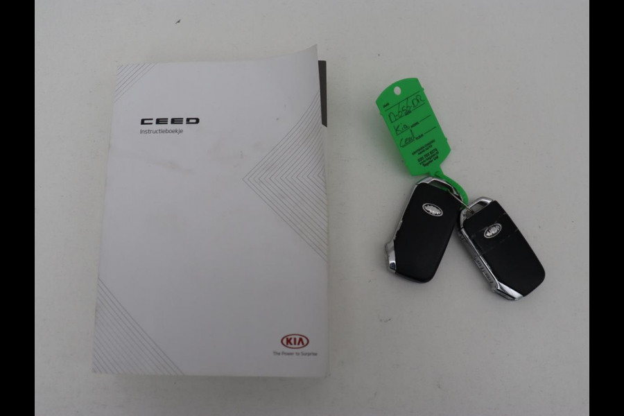 Kia Ceed 1.5 T-GDi GT-Line | Stoel & stuurverwarming | Trekhaak | Adaptive cruise | Camera | Keyless | Leder/Alcantara | Navigatie | Full LED | Sportstoelen | Bluetooth | Parkeerhulp