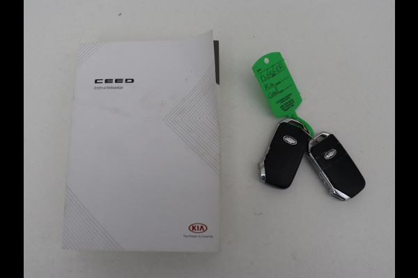 Kia Ceed 1.5 T-GDi GT-Line | Stoel & stuurverwarming | Trekhaak | Adaptive cruise | Camera | Keyless | Leder/Alcantara | Navigatie | Full LED | Sportstoelen | Bluetooth | Parkeerhulp