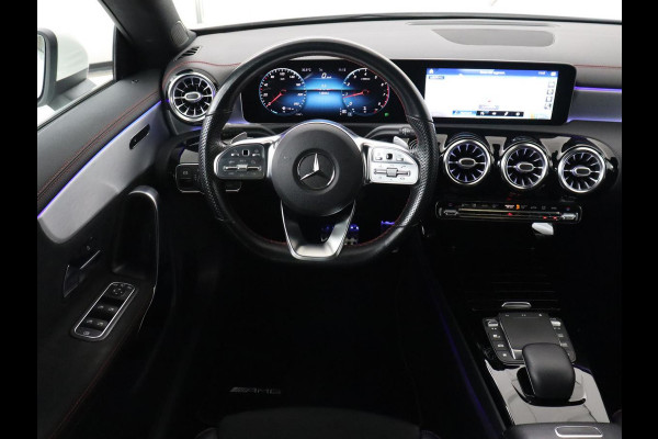 Mercedes-Benz CLA-Klasse 180 AMG | Carplay | Stoelverwarming | Camera | Navigatie | Leder/Alcantara | Sfeerverlichting | Park Assist | Full LED | Widescreen | Climate control | Sportstoelen | Cruise control