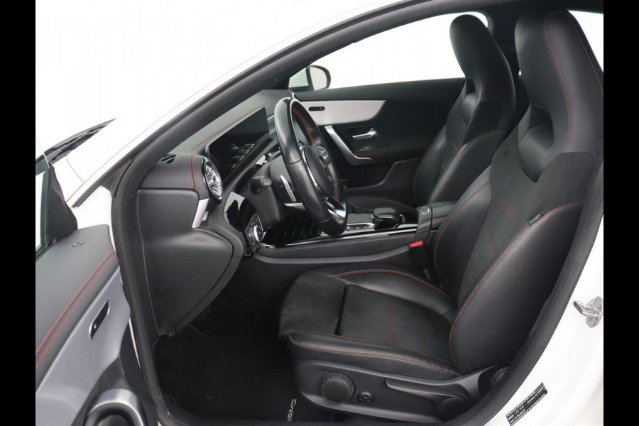 Mercedes-Benz CLA-Klasse 180 AMG | Carplay | Stoelverwarming | Camera | Navigatie | Leder/Alcantara | Sfeerverlichting | Park Assist | Full LED | Widescreen | Climate control | Sportstoelen | Cruise control