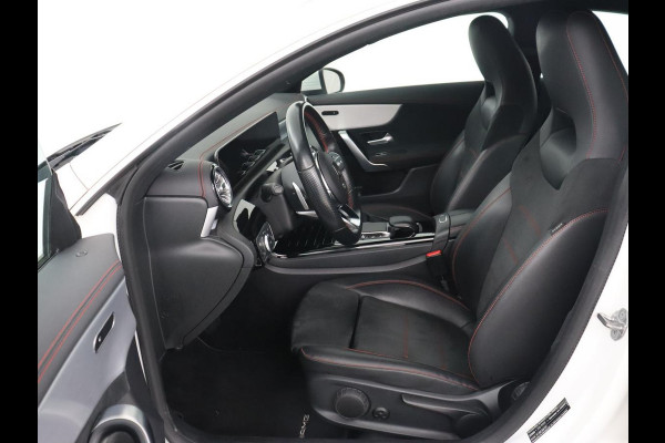 Mercedes-Benz CLA-Klasse 180 AMG | Carplay | Stoelverwarming | Camera | Navigatie | Leder/Alcantara | Sfeerverlichting | Park Assist | Full LED | Widescreen | Climate control | Sportstoelen | Cruise control