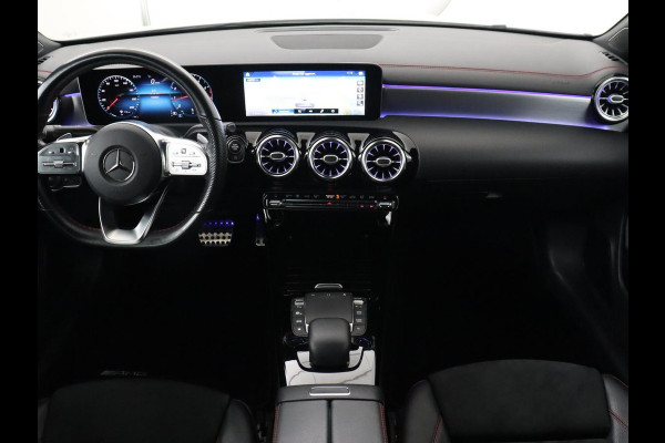 Mercedes-Benz CLA-Klasse 180 AMG | Carplay | Stoelverwarming | Camera | Navigatie | Leder/Alcantara | Sfeerverlichting | Park Assist | Full LED | Widescreen | Climate control | Sportstoelen | Cruise control