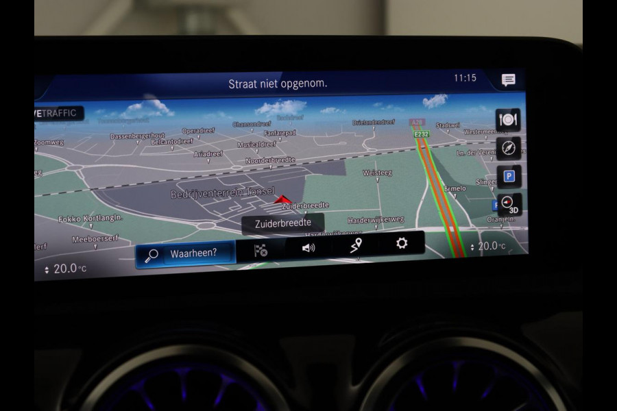 Mercedes-Benz CLA-Klasse 180 AMG | Carplay | Stoelverwarming | Camera | Navigatie | Leder/Alcantara | Sfeerverlichting | Park Assist | Full LED | Widescreen | Climate control | Sportstoelen | Cruise control