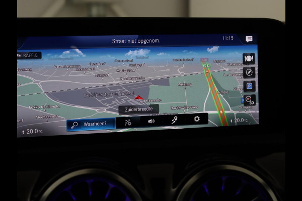 Mercedes-Benz CLA-Klasse 180 AMG | Carplay | Stoelverwarming | Camera | Navigatie | Leder/Alcantara | Sfeerverlichting | Park Assist | Full LED | Widescreen | Climate control | Sportstoelen | Cruise control