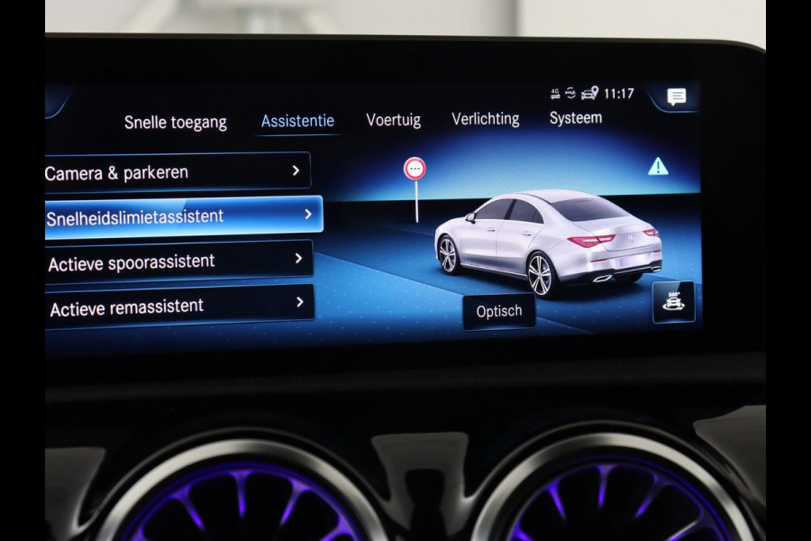 Mercedes-Benz CLA-Klasse 180 AMG | Carplay | Stoelverwarming | Camera | Navigatie | Leder/Alcantara | Sfeerverlichting | Park Assist | Full LED | Widescreen | Climate control | Sportstoelen | Cruise control
